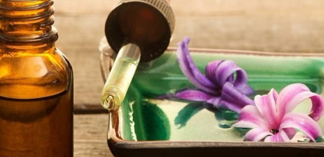 Naturlig Essential Oil Hyacinth mødes sjældent. Det er sjældne og dyre. Stadig! At fremstille 100 g af produktet behov 500 kg råvare - blade, blomster og stængler af planter af foråret. Foto: d.neoldu.com
