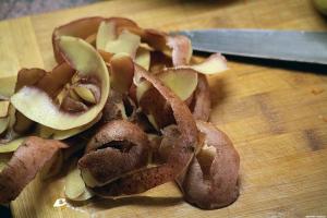 Kartoffelskræller, hvorfor ikke bortskaffes og hvordan man bruger klogt haven