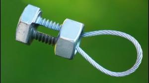 Hvordan at fastsætte en iturevne metal kabel - undersøgelsesmetode
