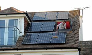 Solpaneler i øko homes i fremtiden vil blive en nødvendighed, ikke en luksus