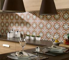 Hvordan at gøre dit hjem interiør en fashionable og smukke fliser ved hjælp af patchwork. 5 fede idéer.