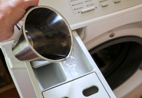 Hvorfor sætte en kop kaffe, is og skyl i vaskemaskinen?