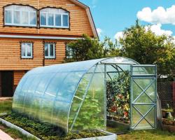 Bevarelse af drivhuset: hvordan man forbereder et drivhus til vinteren