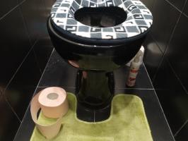Hvordan til at hænge toiletpapir (ved sig selv): den ældgamle har besluttet at patent tvist