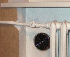 Den naturlige strøm af stille over radiatorer, som har normalt under vinduer. Eller to meter over gulvet.