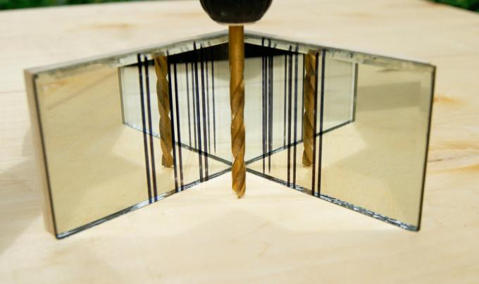 To spejle med hak - en hjemmelavet anordning til boring af huller i en ret vinkel