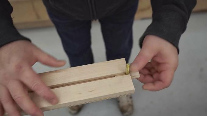 fra stedet - https://ibuildit.ca/projects/how-to-make-a-straightedge-guide/