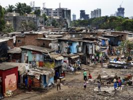 Dårligt er et glimrende byggemateriale til opførelse af huse i indiske slumkvarterer