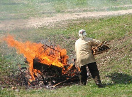 Vores forældre vil stadig være vant til at brænde skrald, grene og kviste fra stedet, end at bære den til deponering