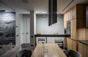 Hvordan ville jeg have adskilt køkkenet fra stuen i en lejlighed-studie uden mure. 6 prangende løsninger